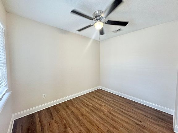 3rd image of 1814 3rd St SE APT C