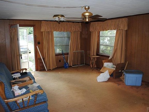 3rd image of 15 Cloverland Ct