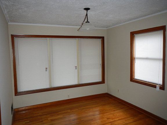 3rd image of 5576 Glenview Dr