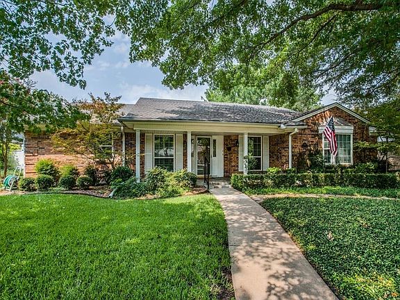 2nd image of 634 Pinehurst Dr