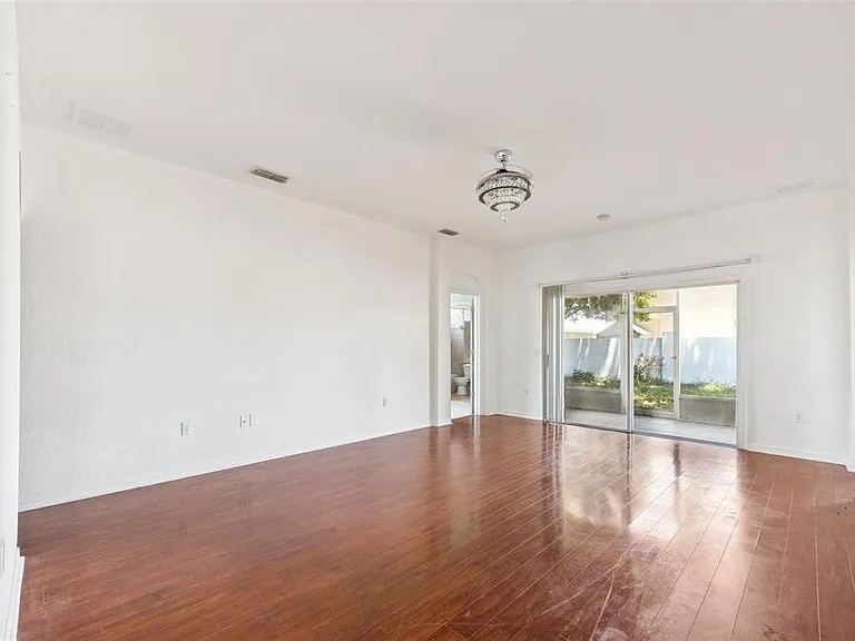 7055 Heatherbrook Dr — Photo 6