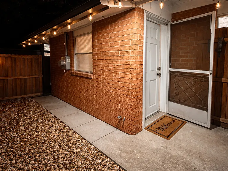 Contentment Ave — Photo 16