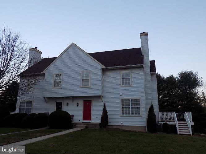 1st image of 310 Guilford Ct