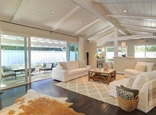 15945 Meadowcrest Rd, Sherman Oaks, CA 91403