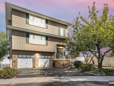 22 Acorn Rd, Secaucus, NJ, 07094