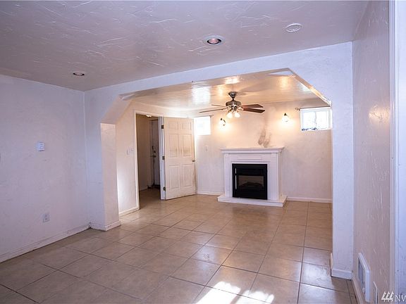 3rd image of 614 Roosevelt Ave