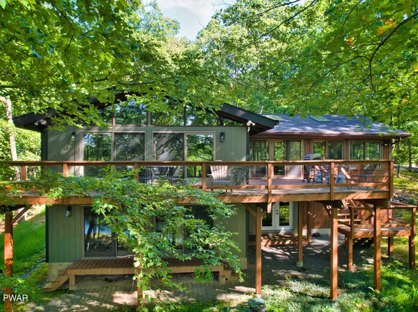 116 Saddlebrook Ln, Lords Valley, PA 18428