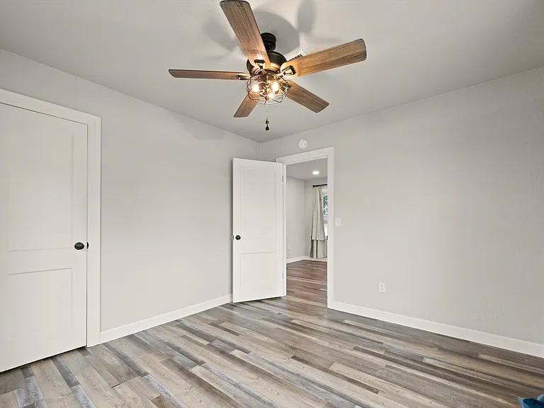 403 N Baumann Ave — Photo 16