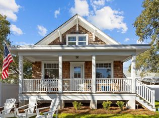2607 Arendell St, Morehead City, NC 28557