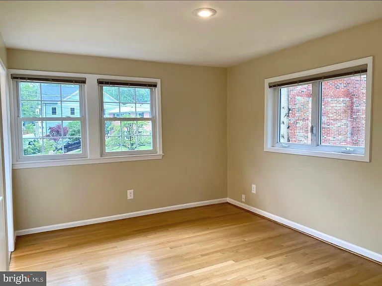 1040 Warbler Pl — Photo 10