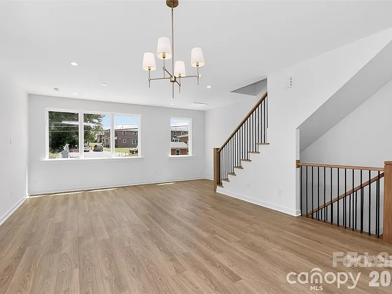 2714 Baltimore Ave — Photo 10