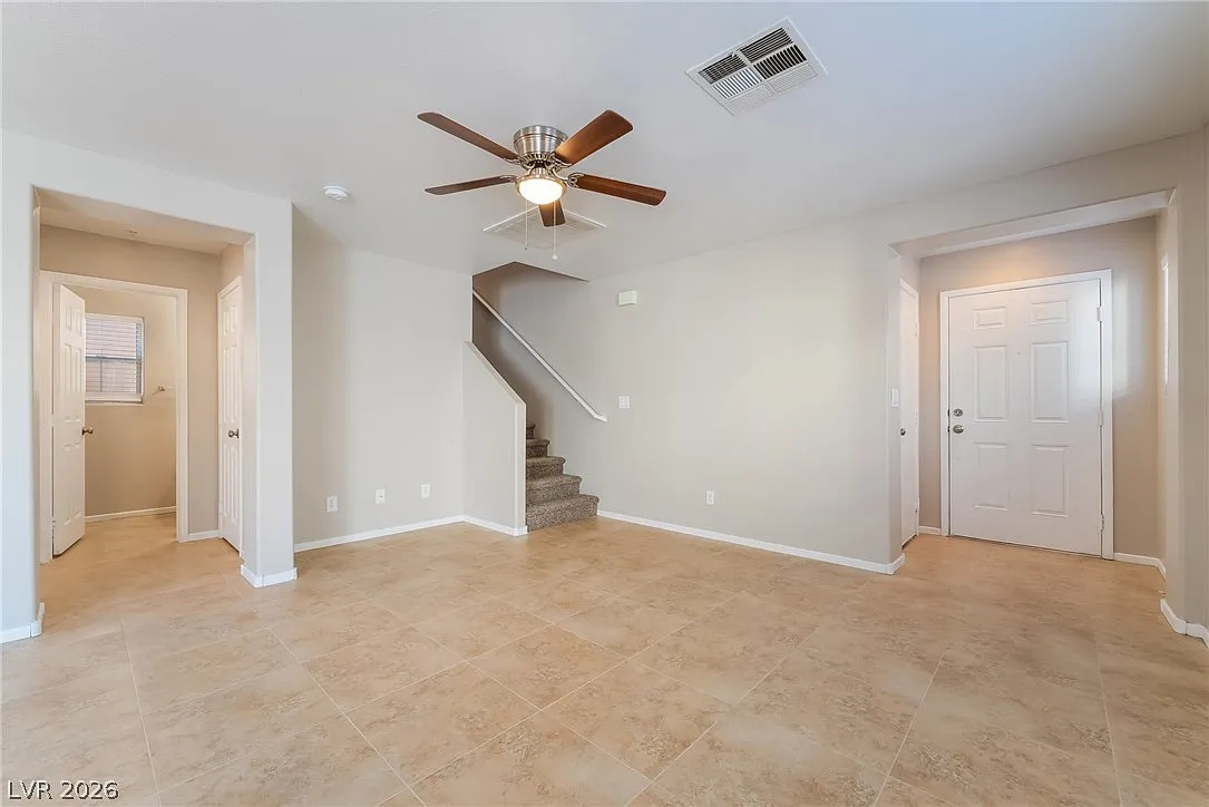 3 bed, 2.5 bath, 1577 sqft, $2,070 — Photo 4