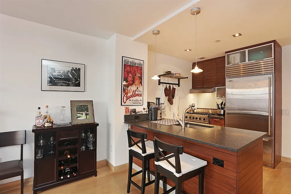 206 Front St APT 1D photo 1