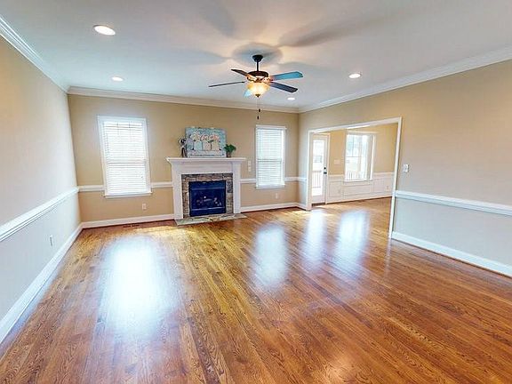 5th image of 396 Carriage Creek Dr