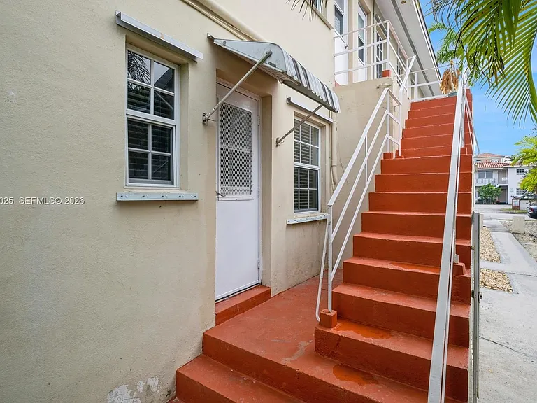 237 Madeira Ave #1 — Photo 33