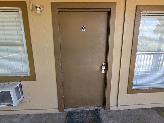 2nd image of 1349 Jefferson Dr
