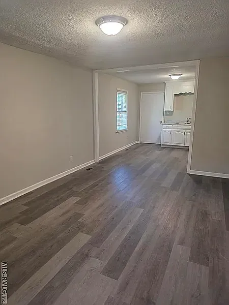 3 bed, 1325 sqft, $1,595 — Photo 3