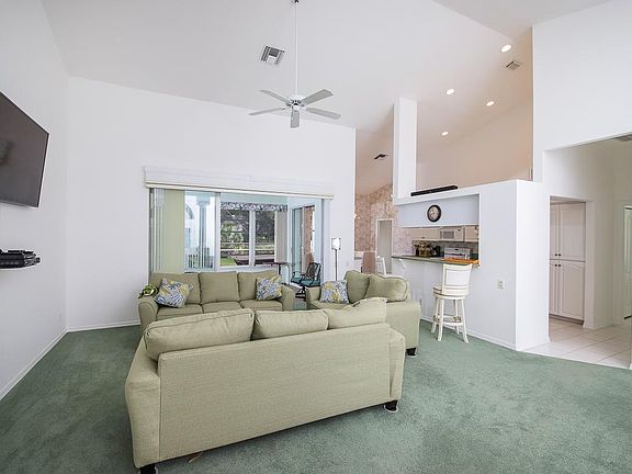 5th image of 470 Bermuda Isles Cir #1