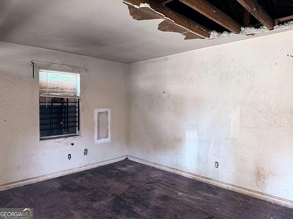 2nd image of 215 Taft St SW