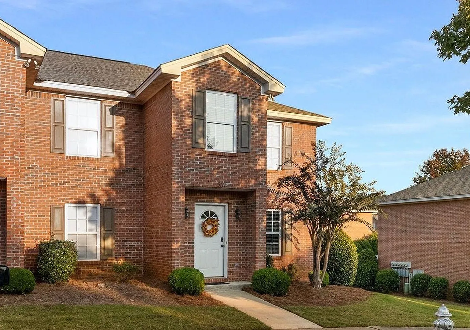 2 Bed/2.5 Bath at Donahue Crossing Available! — Photo 1