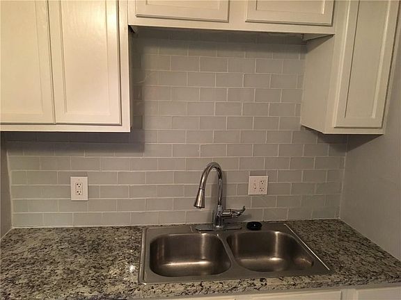 5th image of 1710 Rose Ln