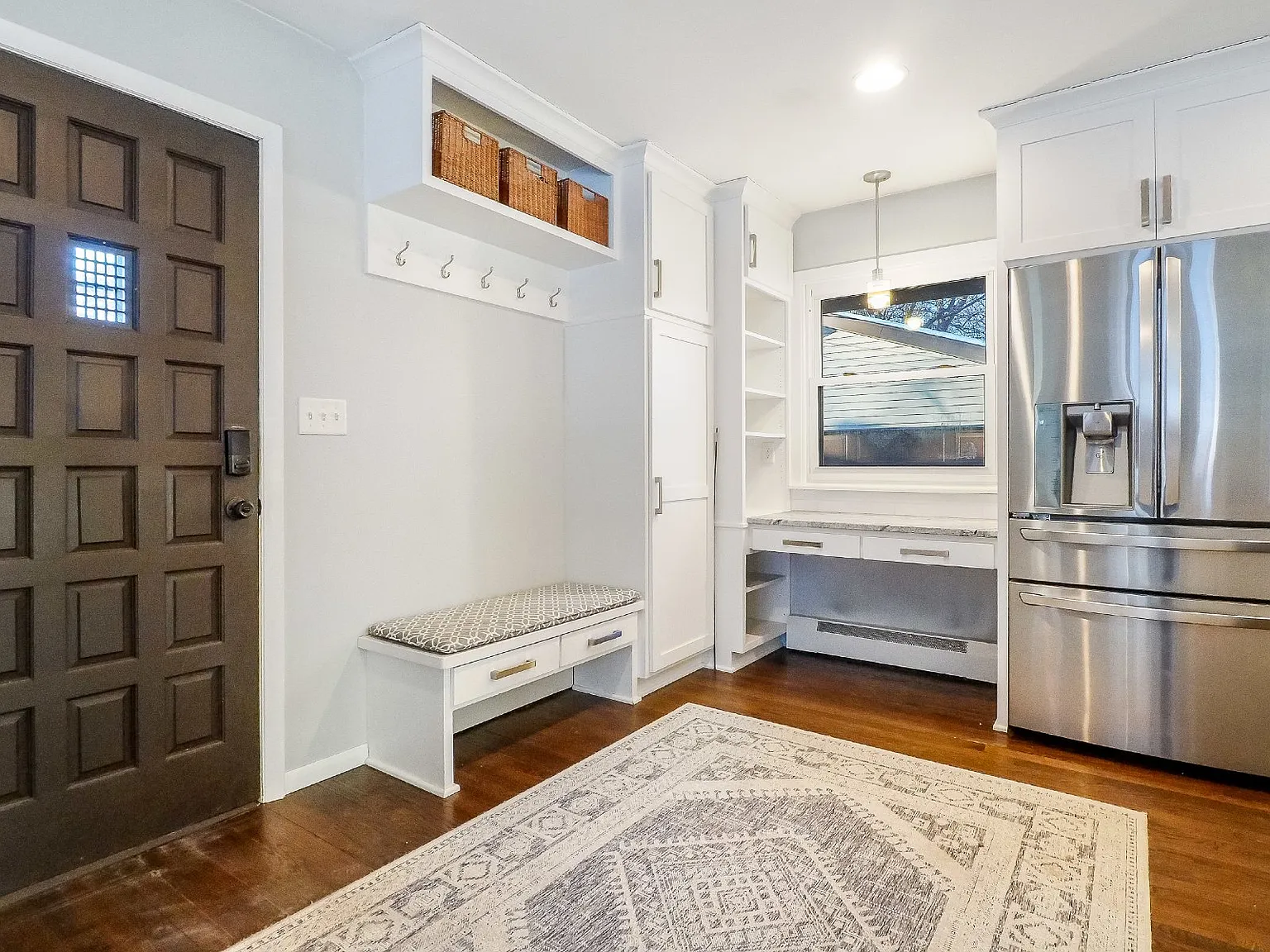 2 bed, 1.0 bath, 1200 sqft, $2,450 — Photo 4