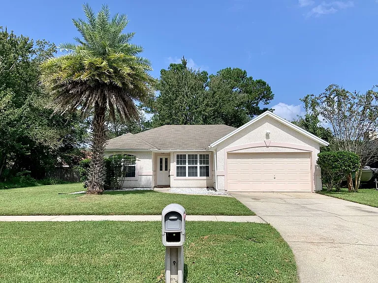 2704 Ian Ct — Photo 1