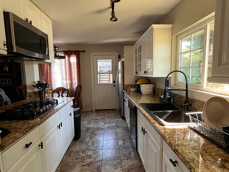 Calverton Dr — Photo 11