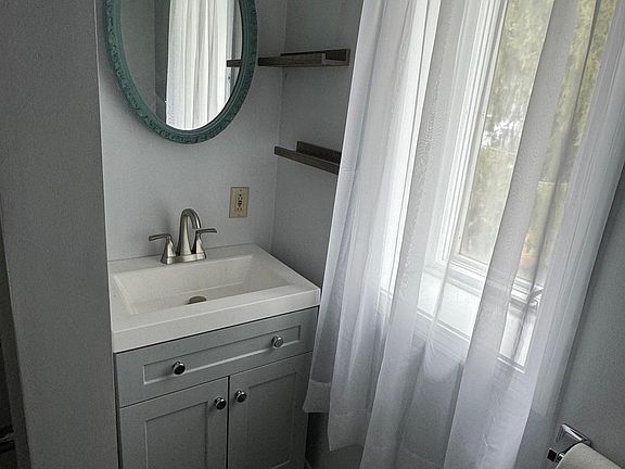 5th image of 28 Reuter Ave #28