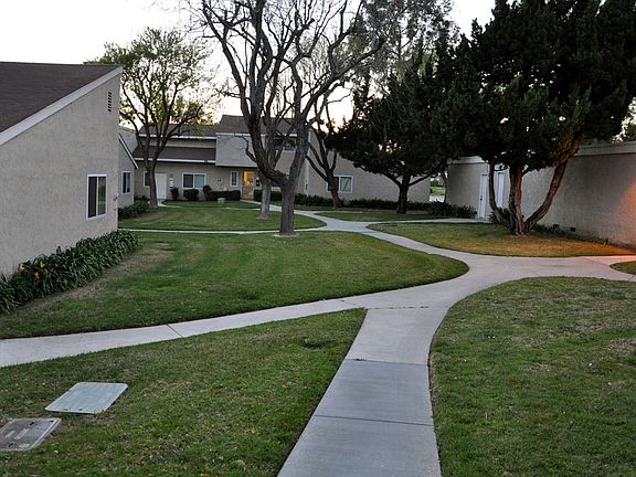 4th image of 1313 N Elderberry Ave