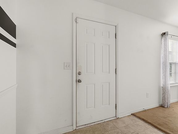 5th image of 707 Bentley Ln
