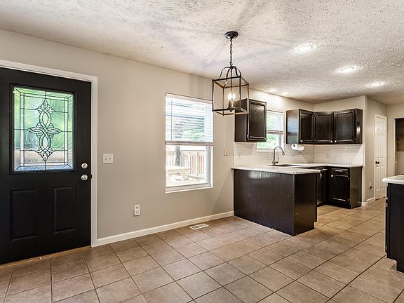 4th image of 866 E Meadowlands Dr