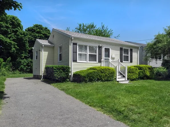 54 Park Ave, Hull, MA 02045