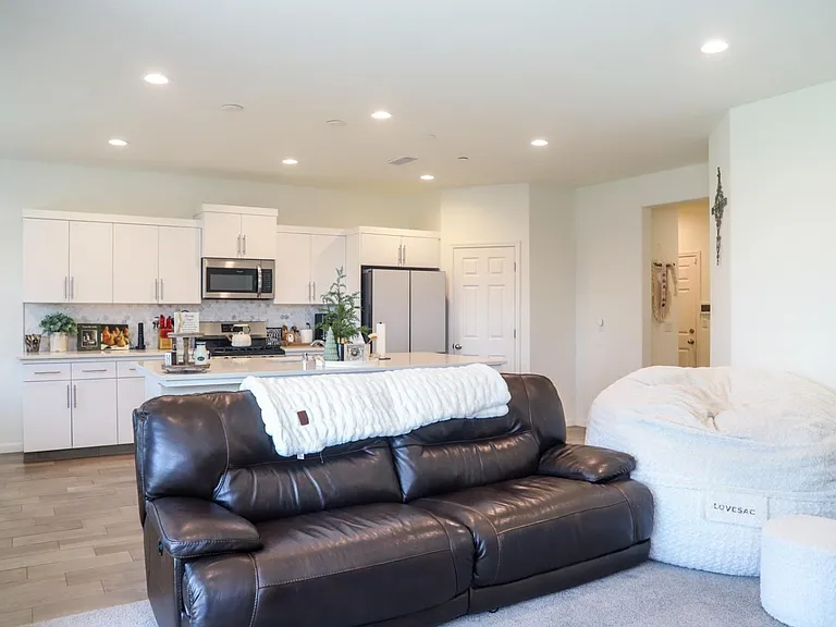 2040 Descanso Ave — Photo 6
