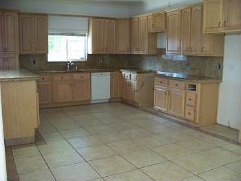 2nd image of 2576 Fordham St
