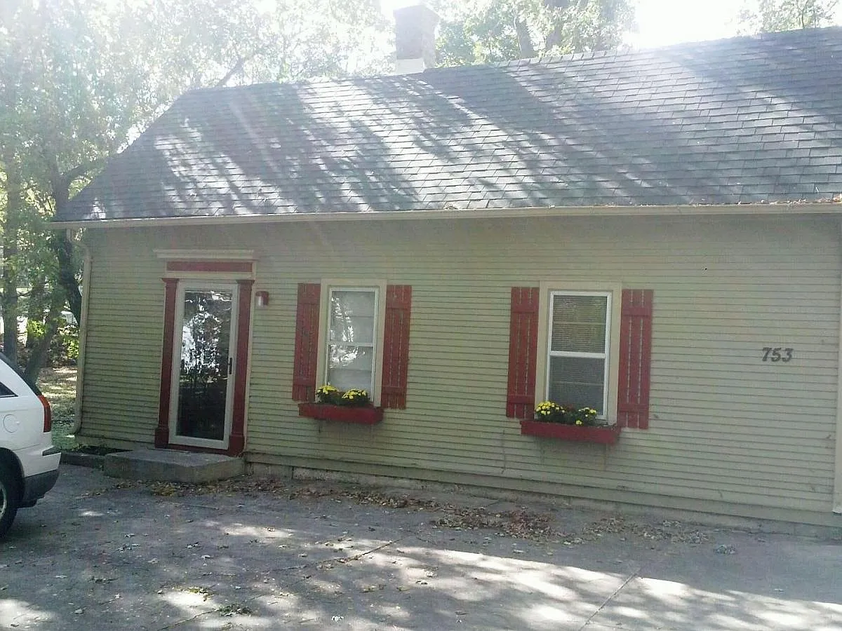 753 W Highland Ave photo 1