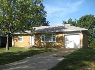 8455 Hampstead Dr, Saint Louis, MO 63123