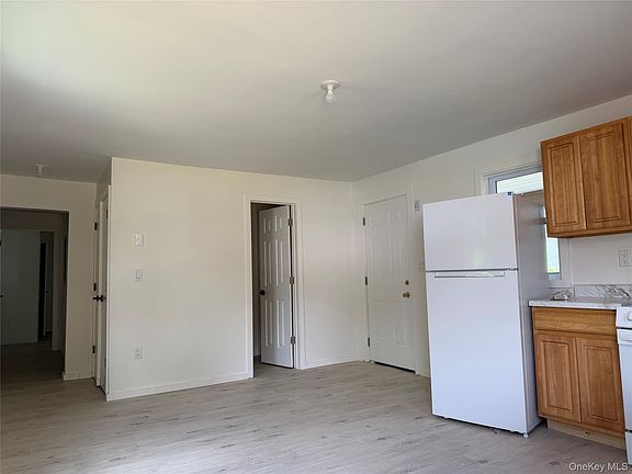 4th image of 50 S Montgomery St APT 7