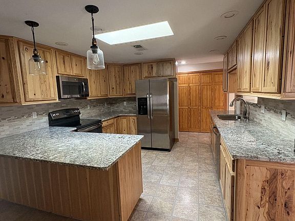 5th image of 1108 Grandview St