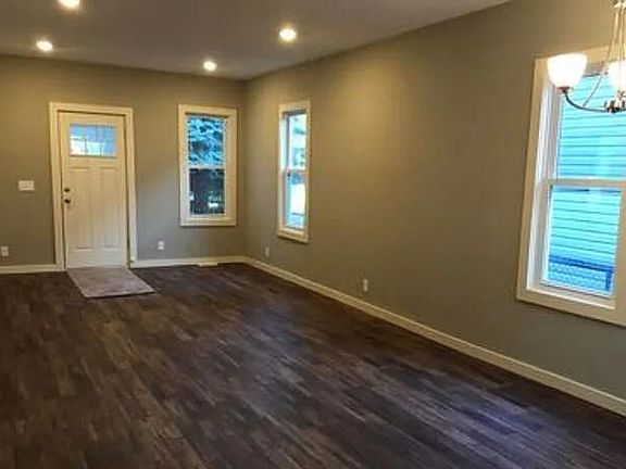 5th image of 1028 29th Ave NE