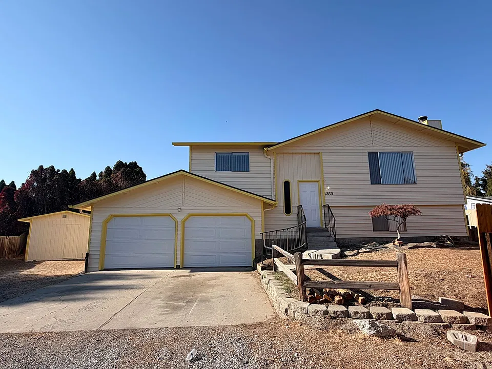 1360 Montana Ct