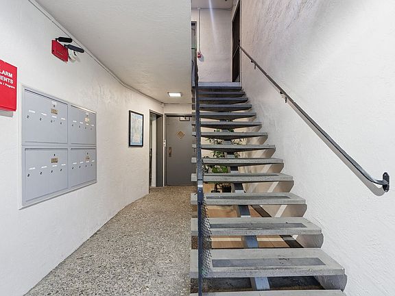 4th image of 271 Jayne Ave APT 6