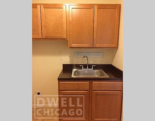 3rd image of 6000 N Kenmore Ave APT G2
