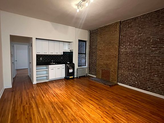 3rd image of 239 W 21st St APT 3B