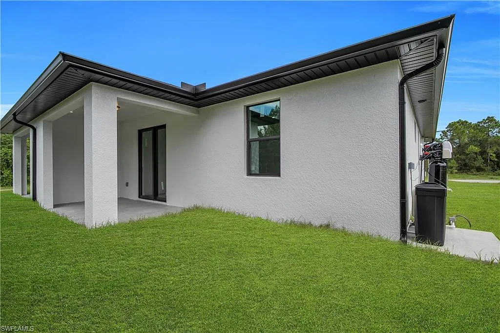 6 bed, 4.0 bath, 1197 sqft, $1,900 — Photo 3