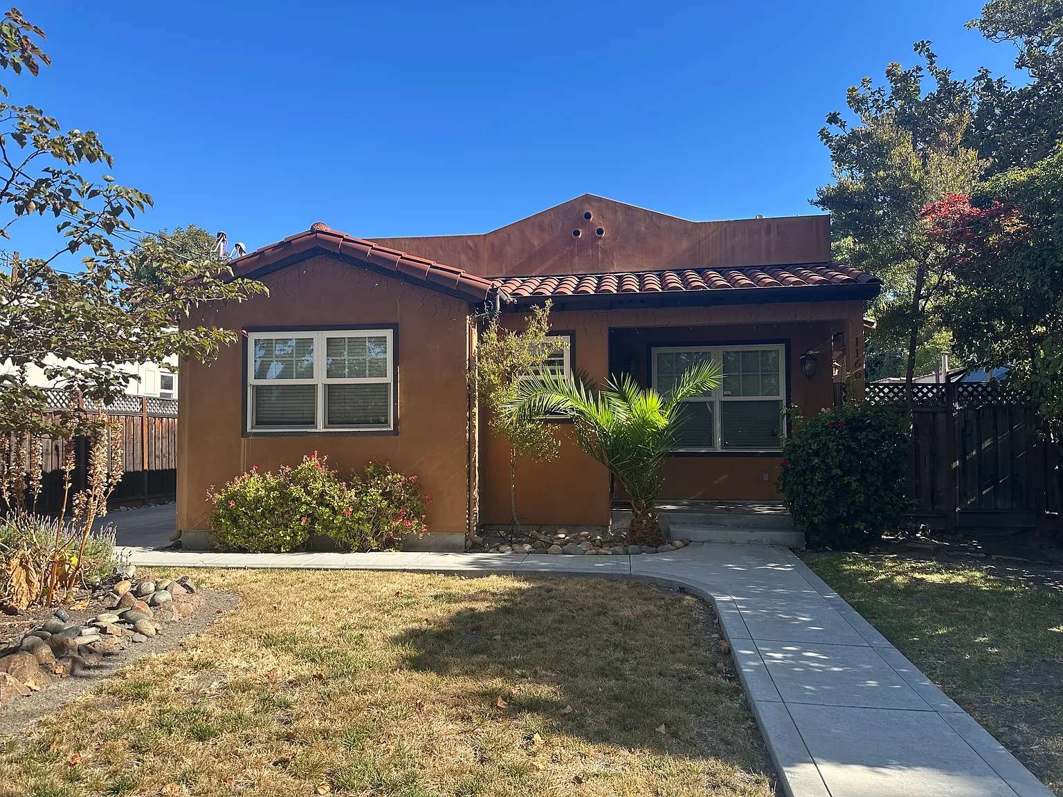 2 bed, 1000 sqft, $3,250 — Photo 1