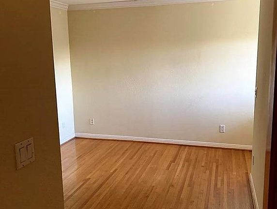 5th image of 248 E Washington Blvd APT 6