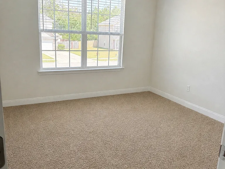 1106 Creekside Cir — Photo 8