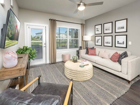 400 Hidden Palm Cir #202