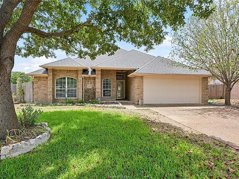 3629 Vienna Dr — Photo 1